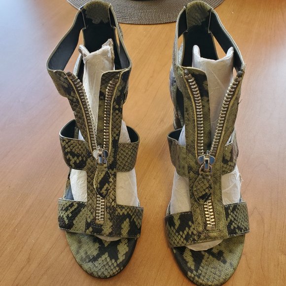 Rebecca Minkoff Kiley Nappa Snake Sabrina Sandals Shoes in Black/Thyme - 7B - Picture 6 of 16